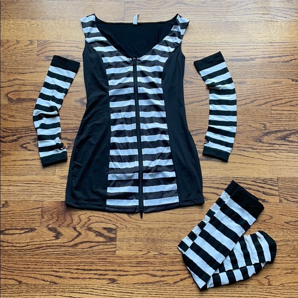 Halloween Ladies Prisoner Costume - Picture 7 of 7